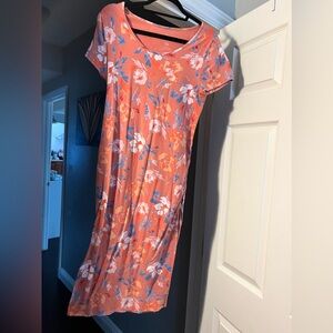 Gorgeous summer maternity dress